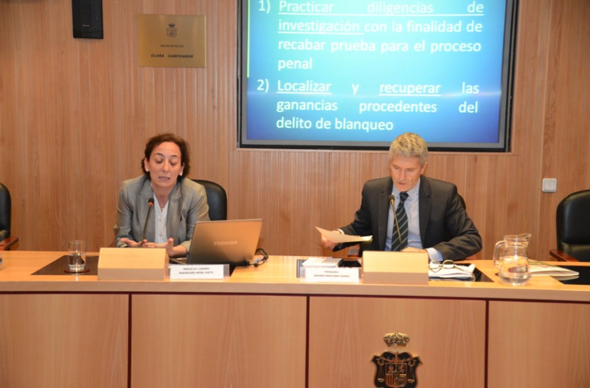 La jueza Carmen Rodríguez Medel junto al también juez Fernando Grande-Marlaska. Web Notariado.org