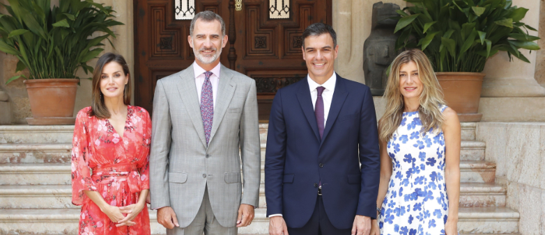 Pedro Sánchez y Begoña Gómez, junto al rey Felipe VI y Letizia