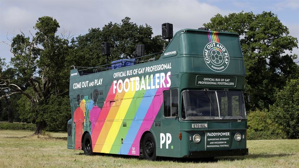 El bus de la Premier League del Orgullo 2018