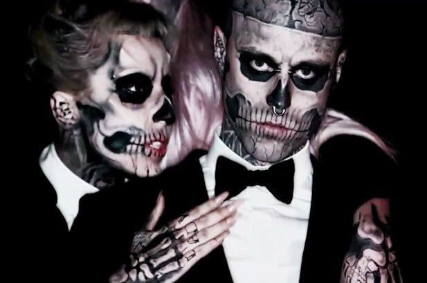 Lady Gaga junto a Zombie Boy en el videoclip 'Born this way'