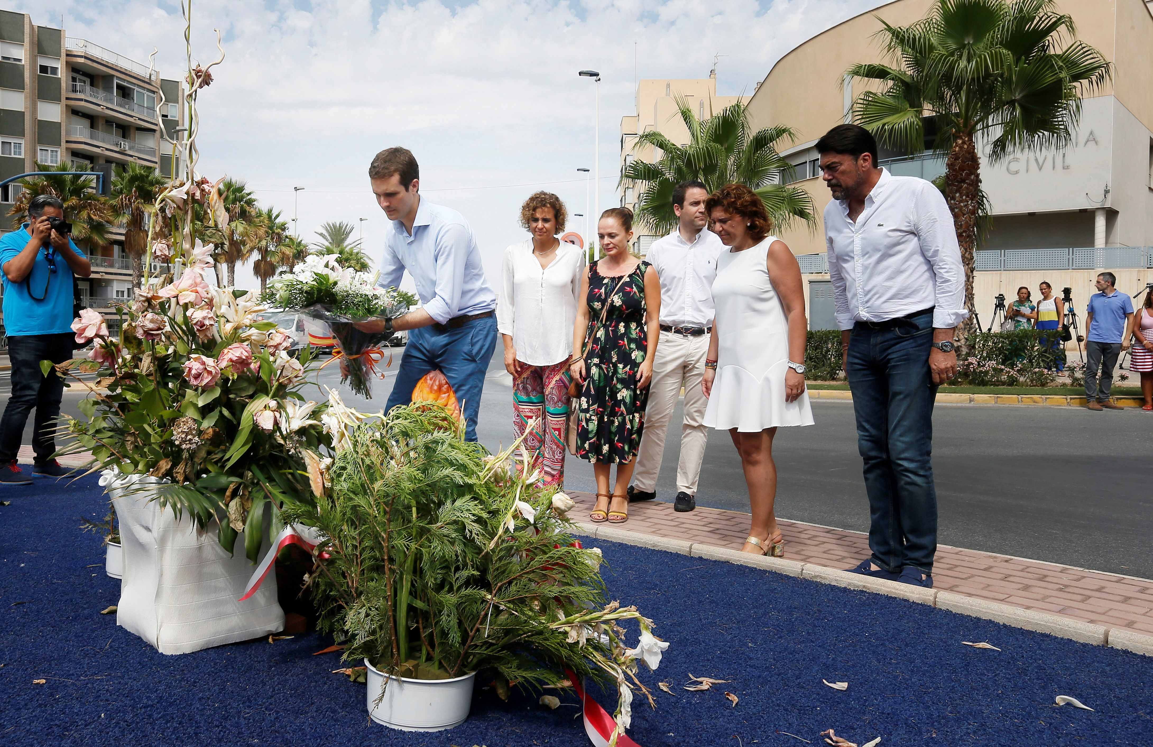 Pablo Casado en el homenaje a las víctimas de ETA en Santa Pola - EFE