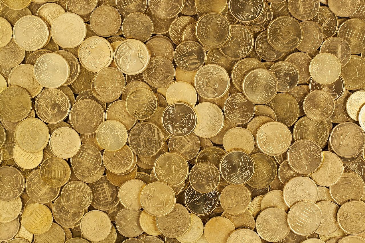 Una montaña de monedas de euro. Pixabay