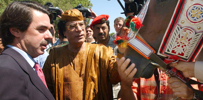 La FAES de Aznar, el que defendió a Gadafi, elegida por Exteriores para enseñar derechos humanos a las 'primaveras árabes'