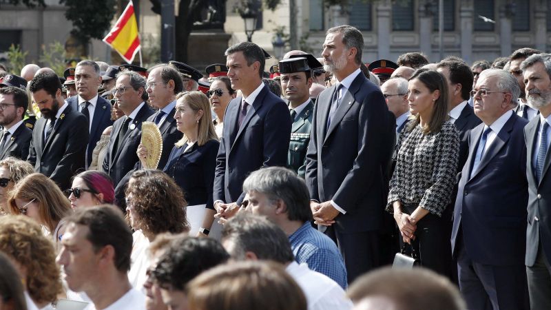 Los Reyes han presidido en la plaza de Catalunya los actos de homenaje a las víctimas de los atentados del 17 de agosto. EFE