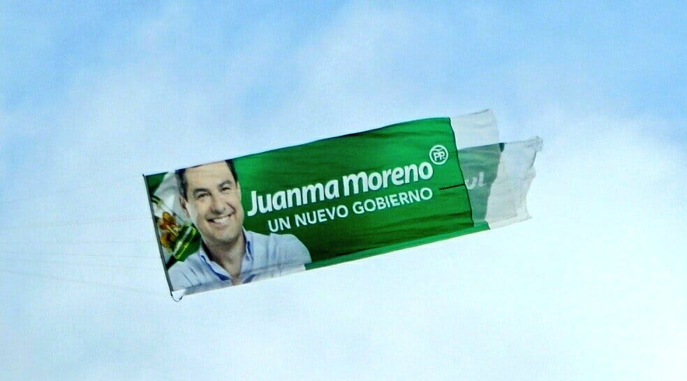Pancarta de Juan Manuel Moreno Bonilla.