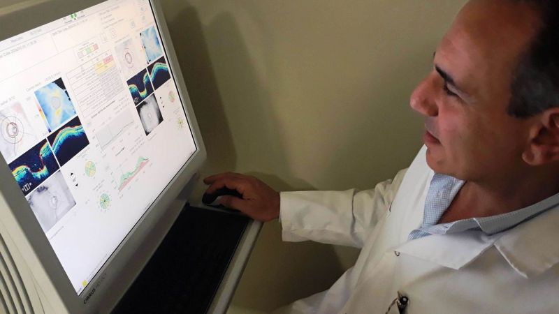 El doctor Nabil Ragaei Kamel, jefe del Servicio de Oftalmología. El doctor Nabil Ragaei Kamel, jefe del Servicio de Oftalmología.