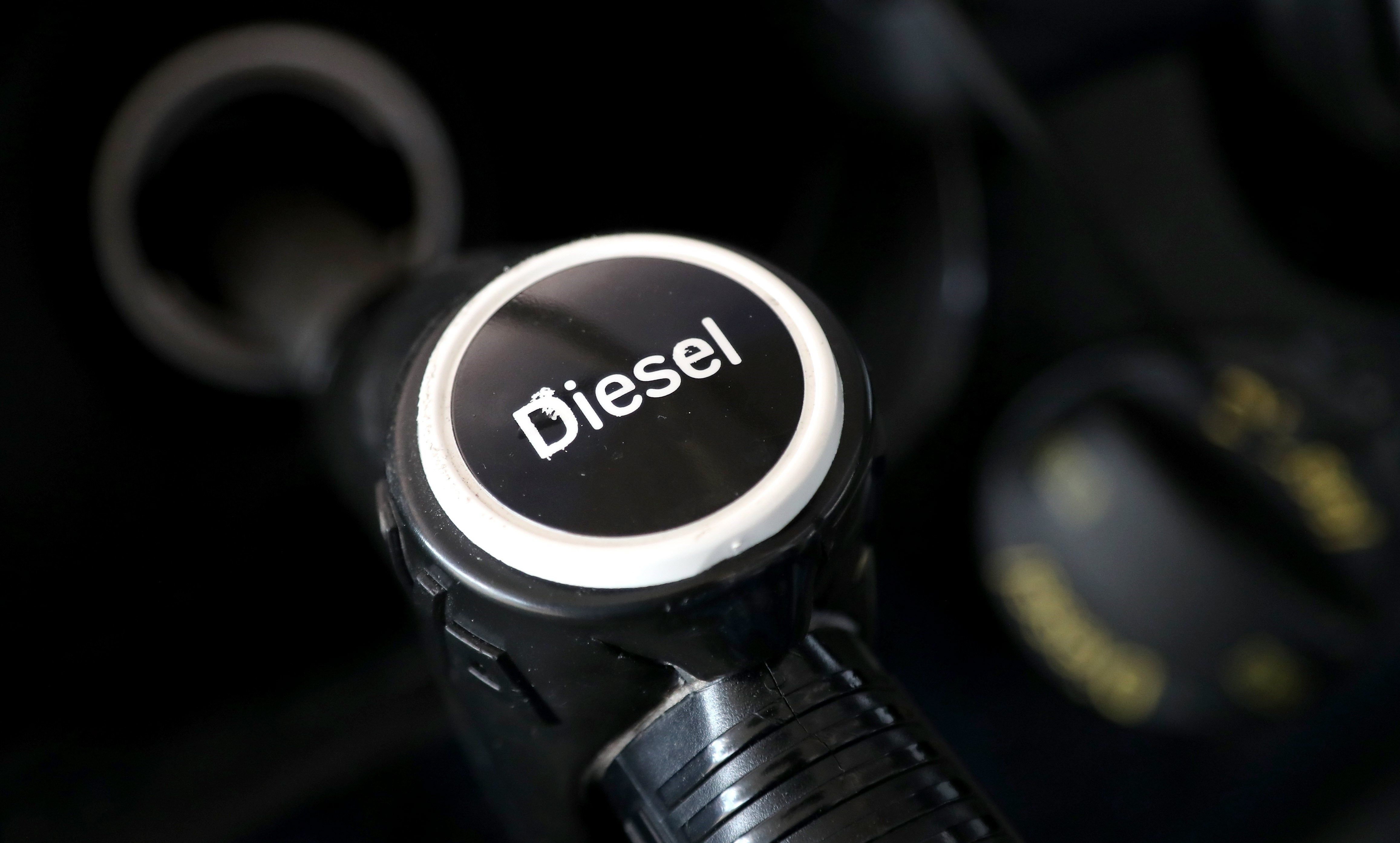 Surtidor de diesel. EFE/Archivo