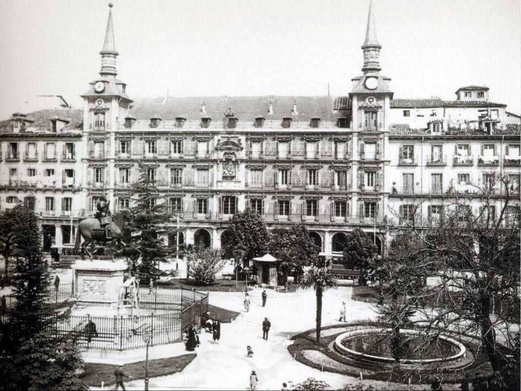 Plaza La Dos Mayor A De Volverán Después Arboles Los Siglos Madrid WEIHD29