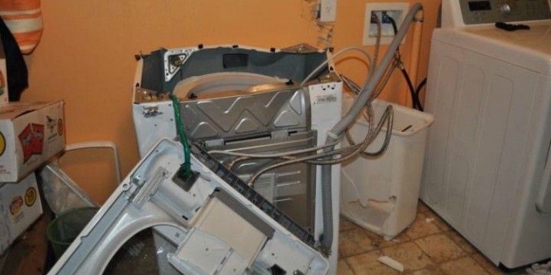 Imagen de archivo de una lavadora tras haber explotado