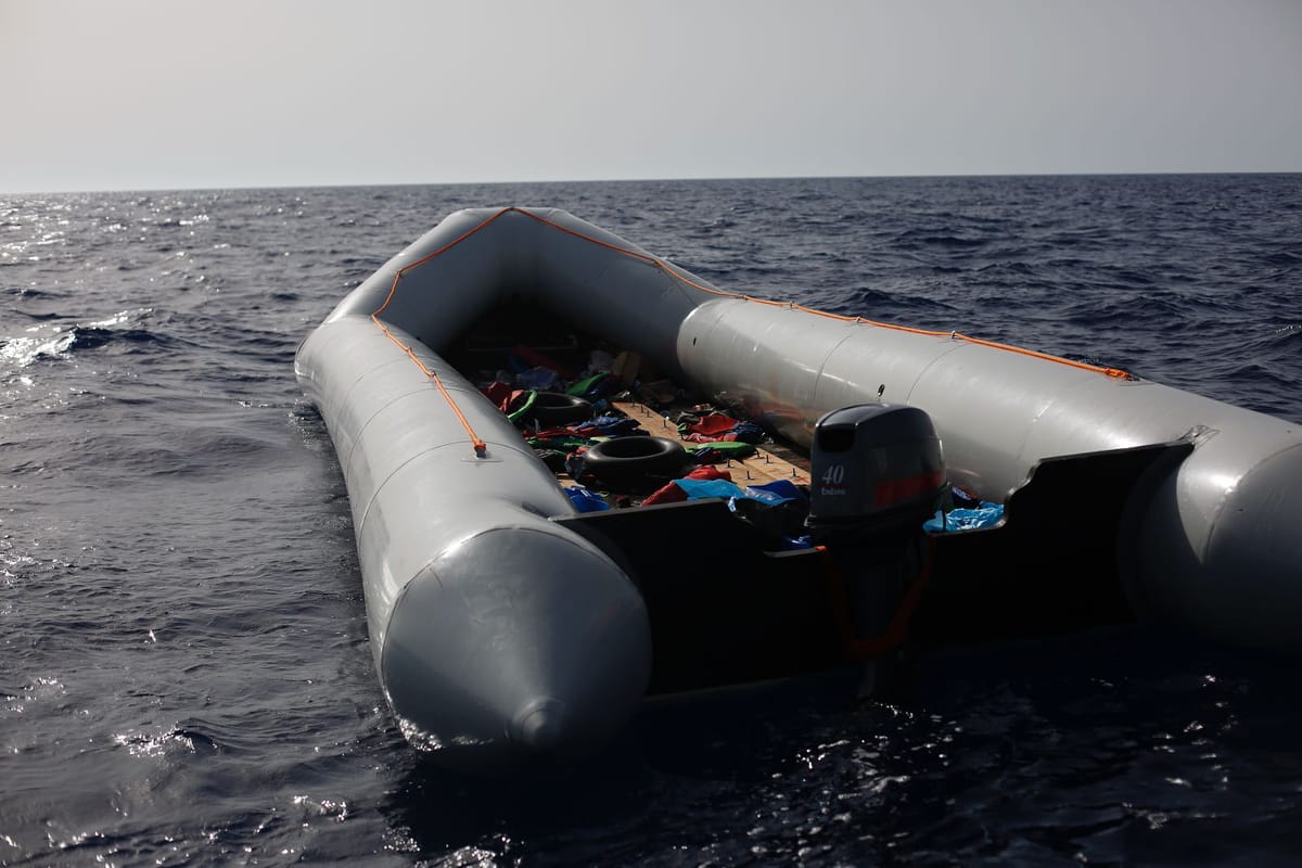 Imagen de la embarcación en la que viajaban los migrantes