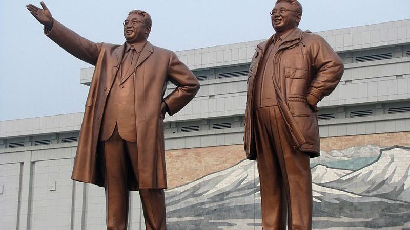 Estatua de Kim Il sung y Kim Jong il 