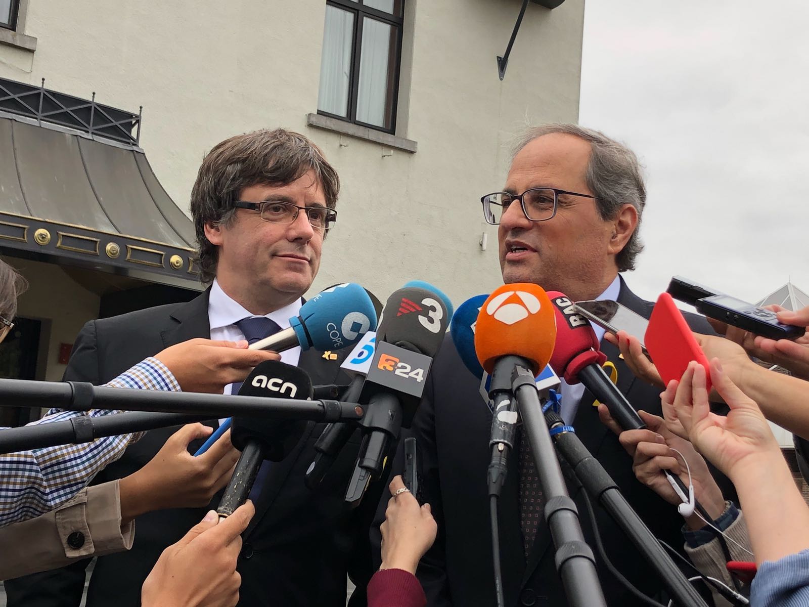 Carles Puigdemont y Quim Torra atienden a los medios en Waterloo - Generalitat