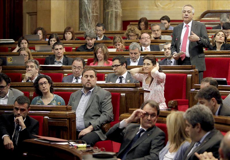 Los partidos catalanes salvo PP y Ciutadans pactan una resolución a favor del derecho a decidir