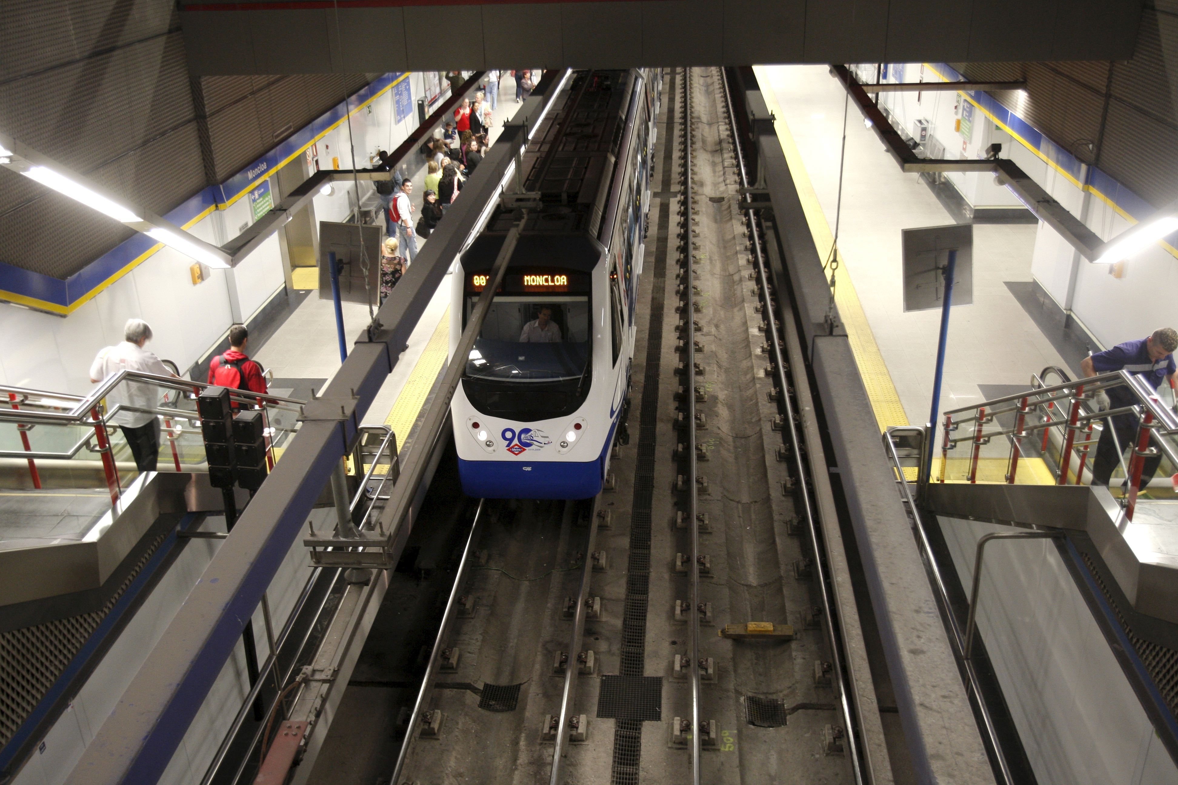 Andén de la estación de metro de Moncloa