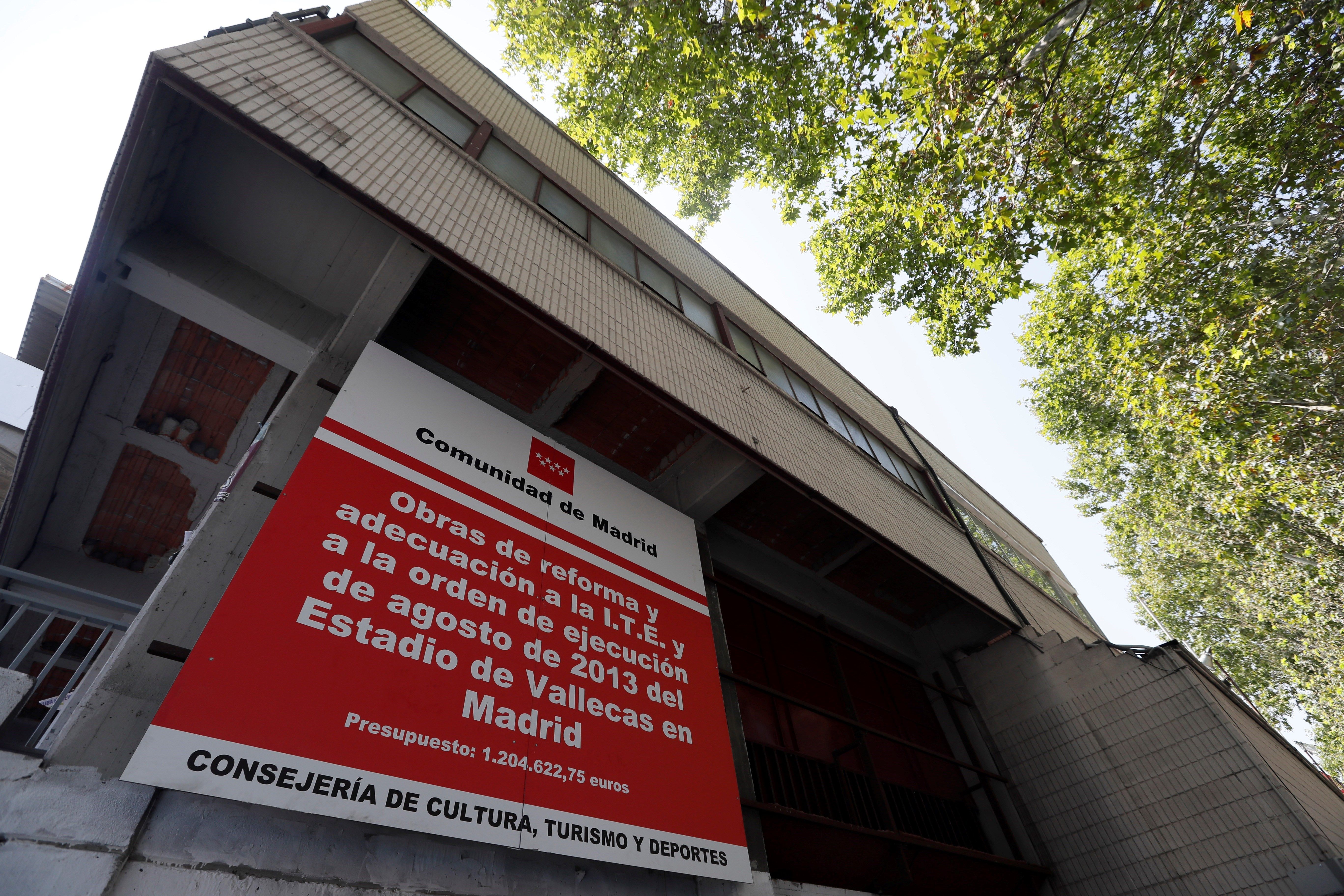 Fotografía de la fachada exterior del estadio de Vallecas. EFE/Archivo