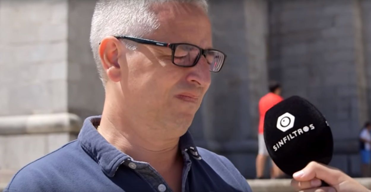 Un hombre rompe a llorar al hablar de Franco y Primo de Rivera