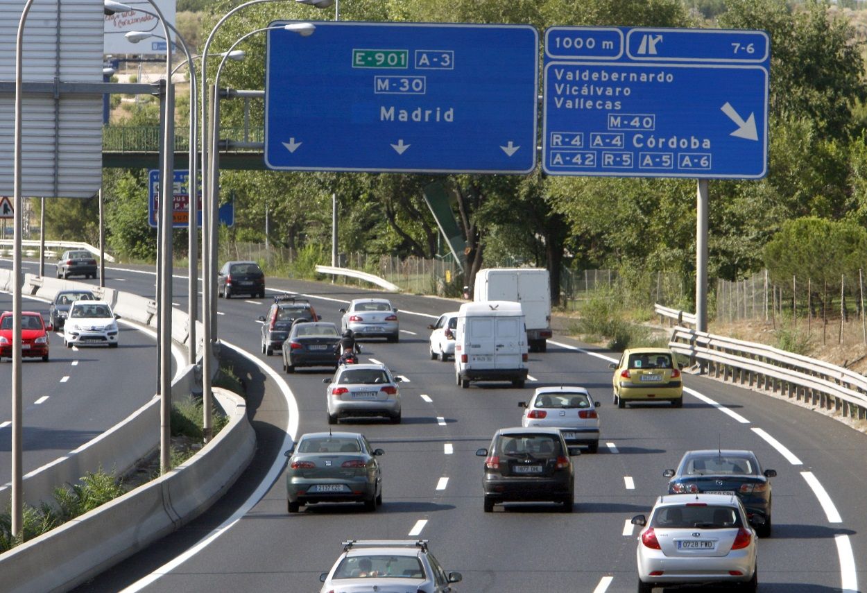 Tráfico intenso en una autovía durante una operación de retorno de las vacaciones