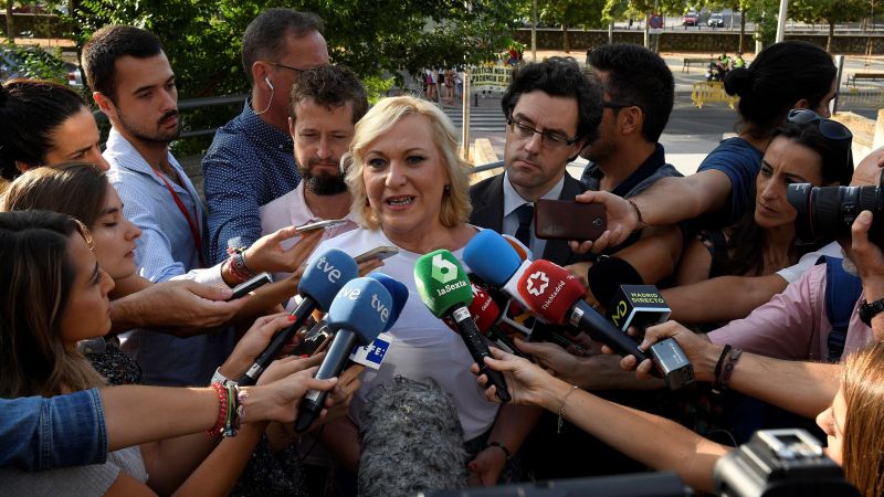Inés Madrigal atiende a los medios - EFE Inés Madrigal atiende a los medios - EFE