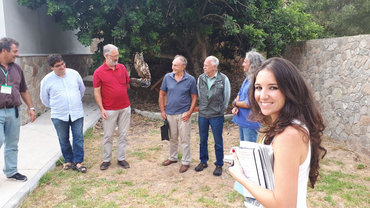 Expertos del Congreso Aves Migratorias. En primer plano, la directora de la Fundación Migres, Lola Cano.