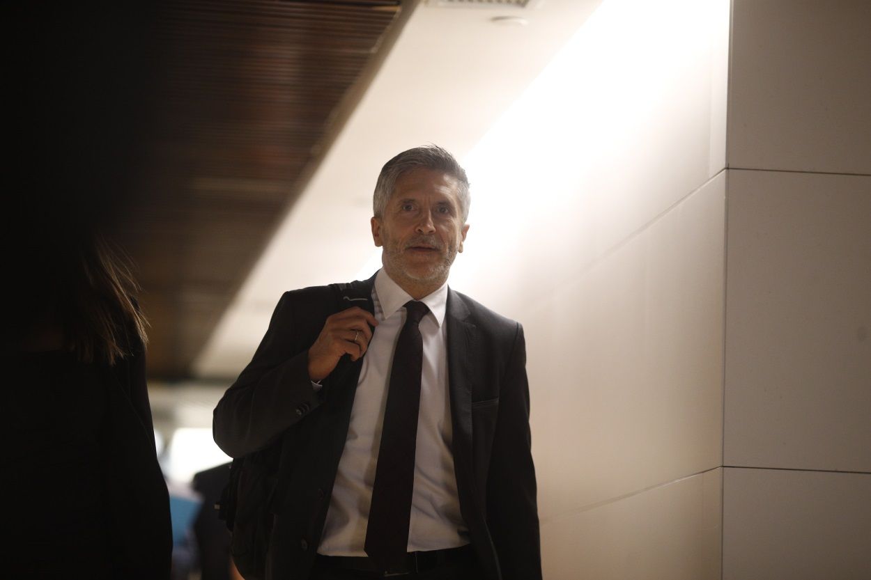 El ministro de Interior, Fernando Grande Marlaska, en los pasillos del Congreso