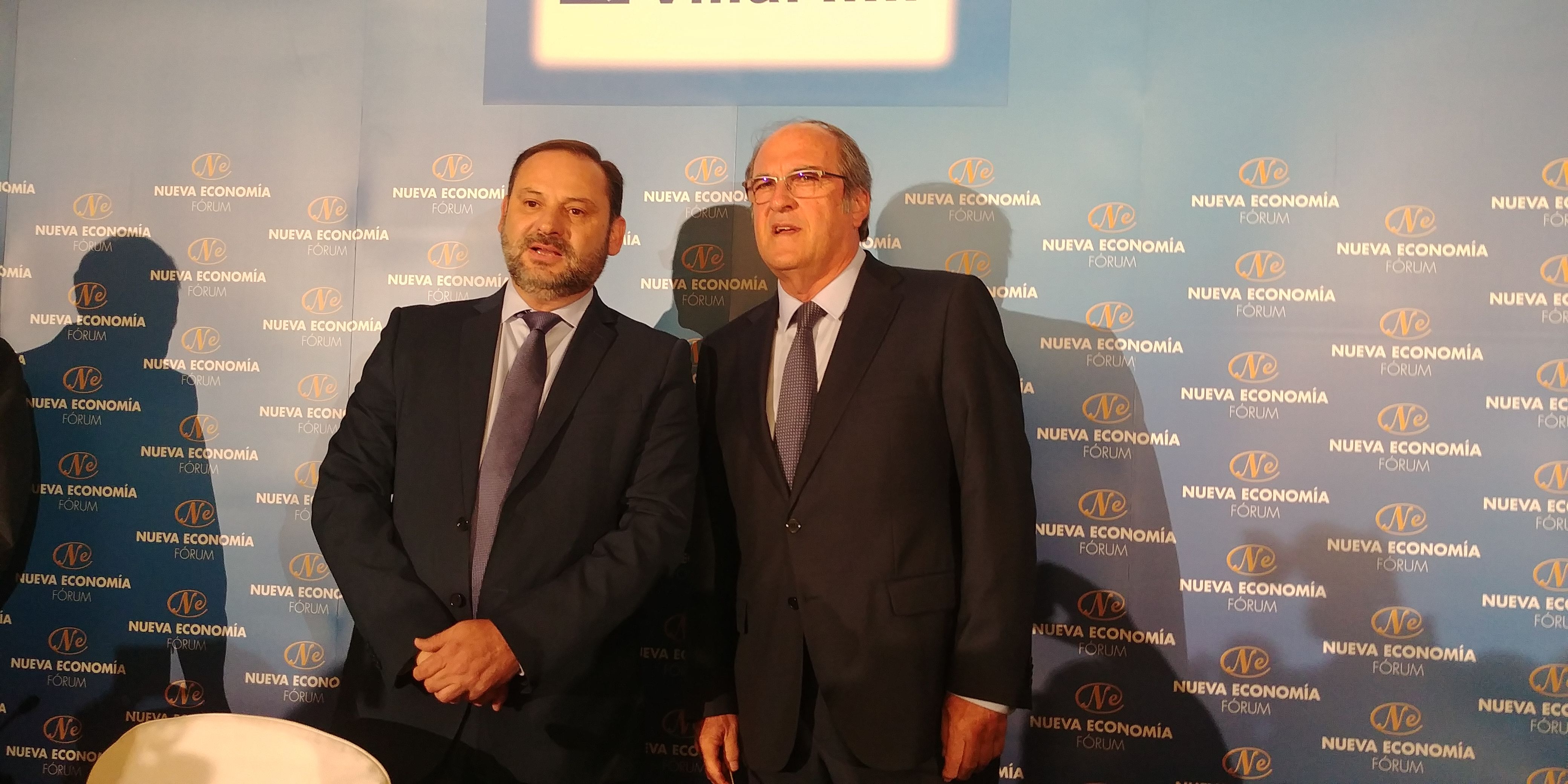 El ministro de Fomento, José Luis Ábalos, y el portavoz del PSOE en la Asamblea de Madrid, Ángel Gabilondo. L.M.