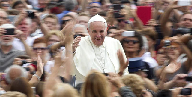 El Papa descoloca de nuevo a los reaccionarios: "el comunismo" le acercó a la doctrina social de la Iglesia