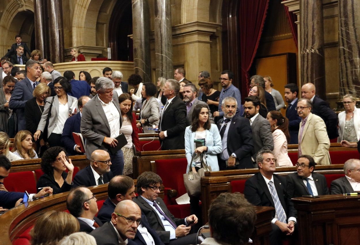 Los diputados de la oposición abandonan el Pleno del Parlament por segundo día, el 7 de septiembre de 2017. ACN
