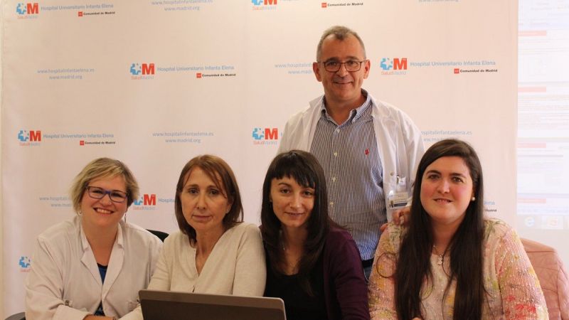 La doctora Fernández Dongil, con otros miembros del comité organizador del curso.