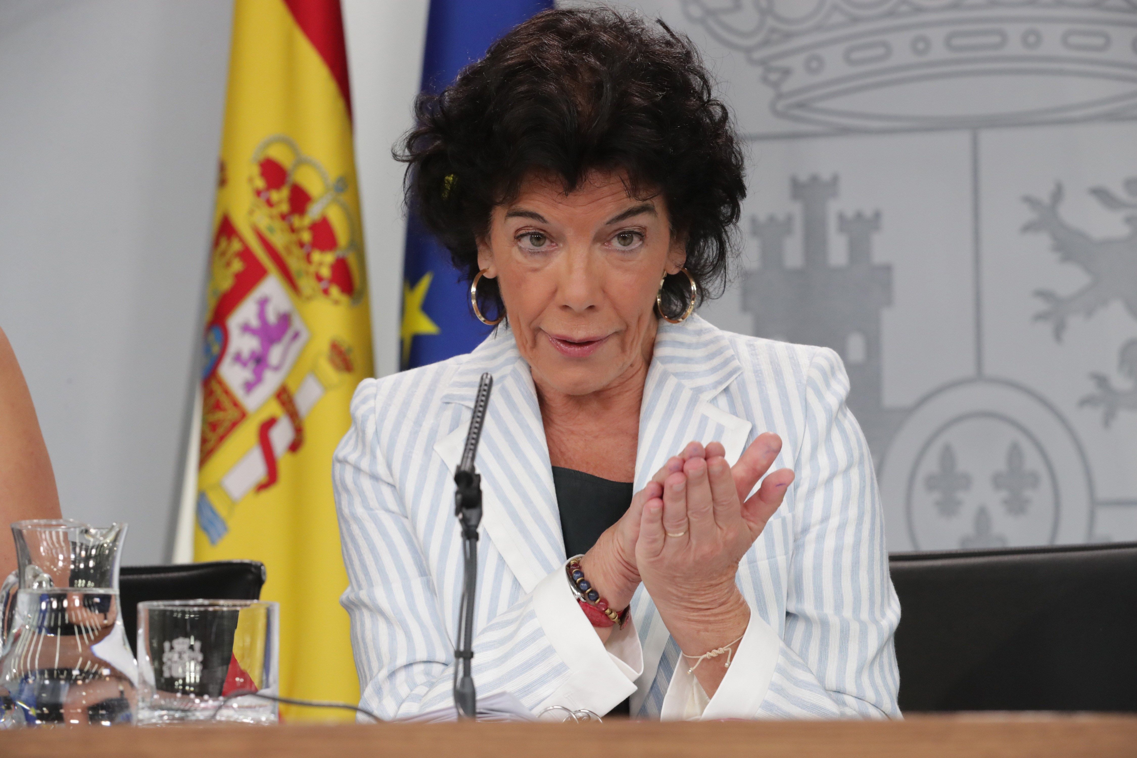 La portavoz del Gobierno, Isabel Celaá, durante la rueda de prensa posterior a la reunión del Consejo de Ministros, celebrada hoy en La Moncloa. EFE