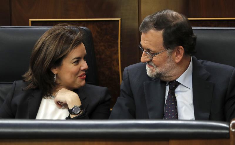Soraya Sáenz de Santamaría junto a Mariano Rajoy en el Congreso de los Diputados (EFE)
