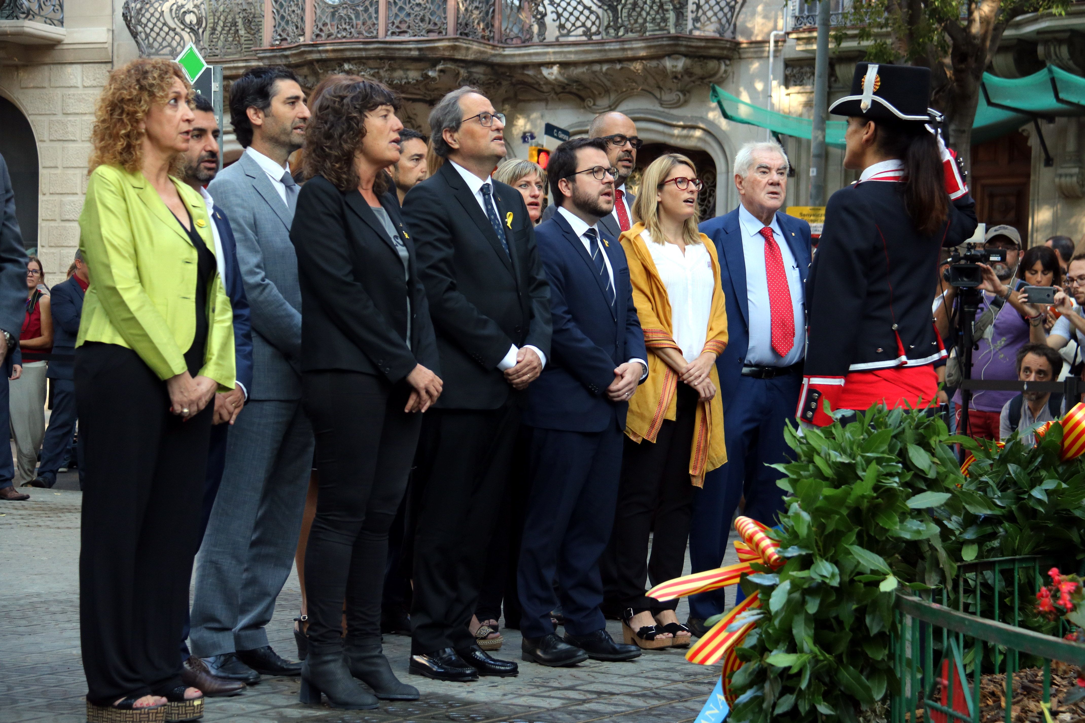 El Govern de la Generalitat en ple fent l'ofrena floral al monument de Rafael Casanova l'11 de setembre del 2018