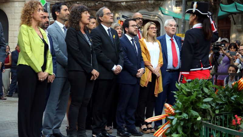 El Govern de la Generalitat en ple fent l'ofrena floral al monument de Rafael Casanova l'11 de setembre del 2018