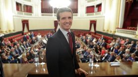 El presidente del Partido Popular, Pablo Casado, con el Grupo Popular del Senado, celebrada hoy EFE