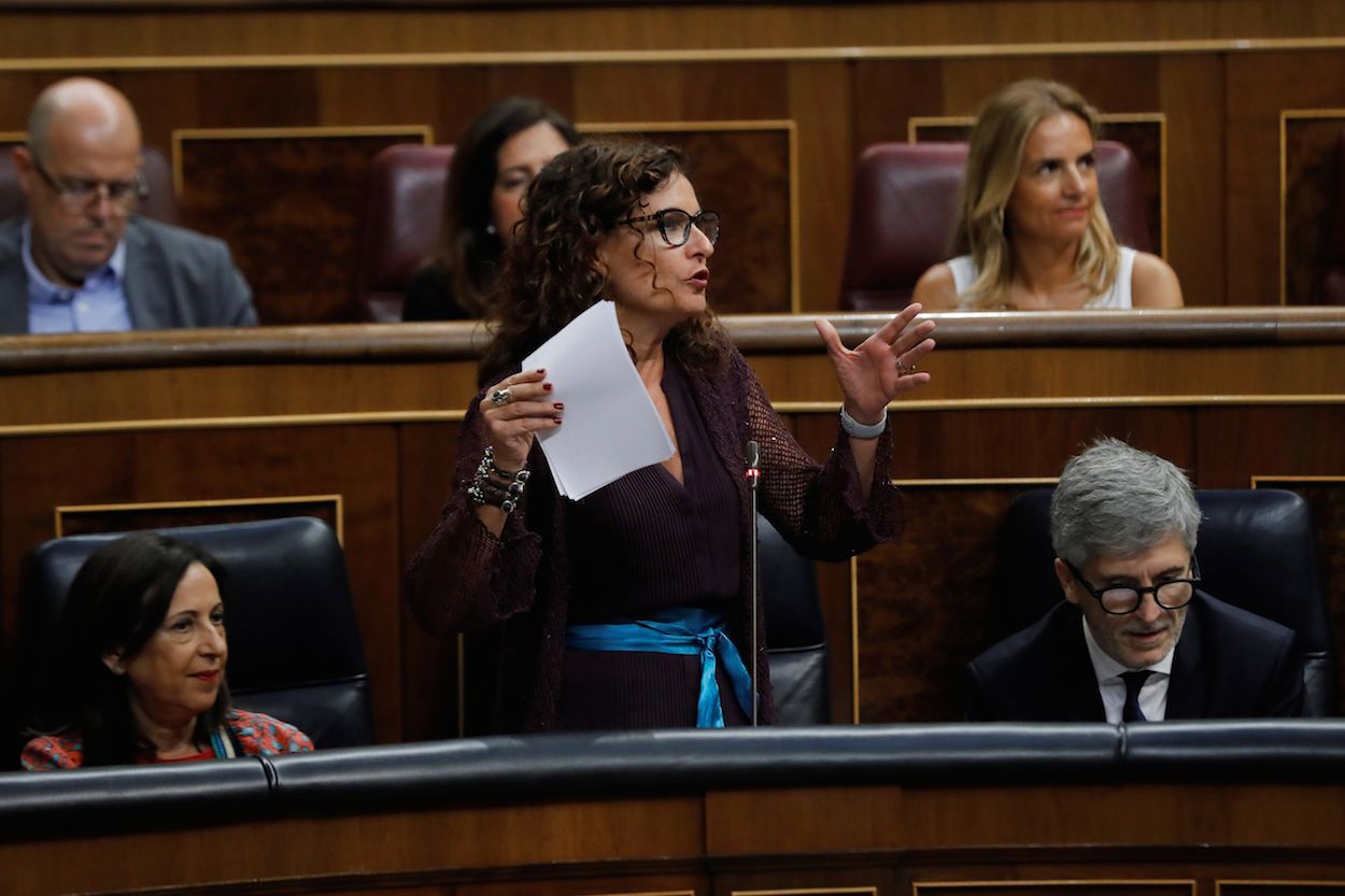 María Jesús Montero, en la sesión de control de hoy en el Congreso. EFE