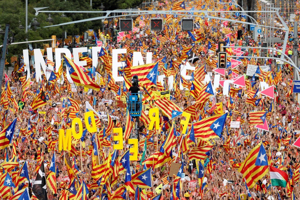 Vista de la avenida Diagonal de Barcelona durante la manifestación de la Diada. EFE