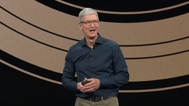 Tim Cook al inicio de la presentación de los nuevos iPhone esta tarde (hora española) en el teatro Steve Jobs.