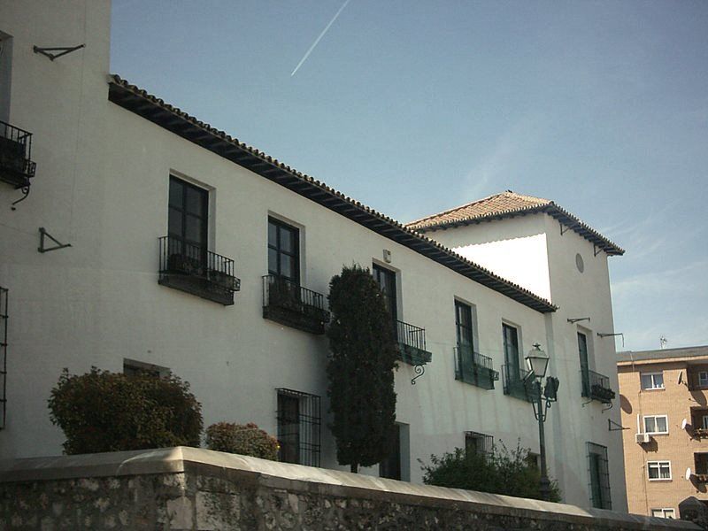 Lo que hoy se llama La Casa del Rey antiguamente fue la casa del embajador Hans Khevenhüeller mal vendida para mayor fastidio de los argandeños.