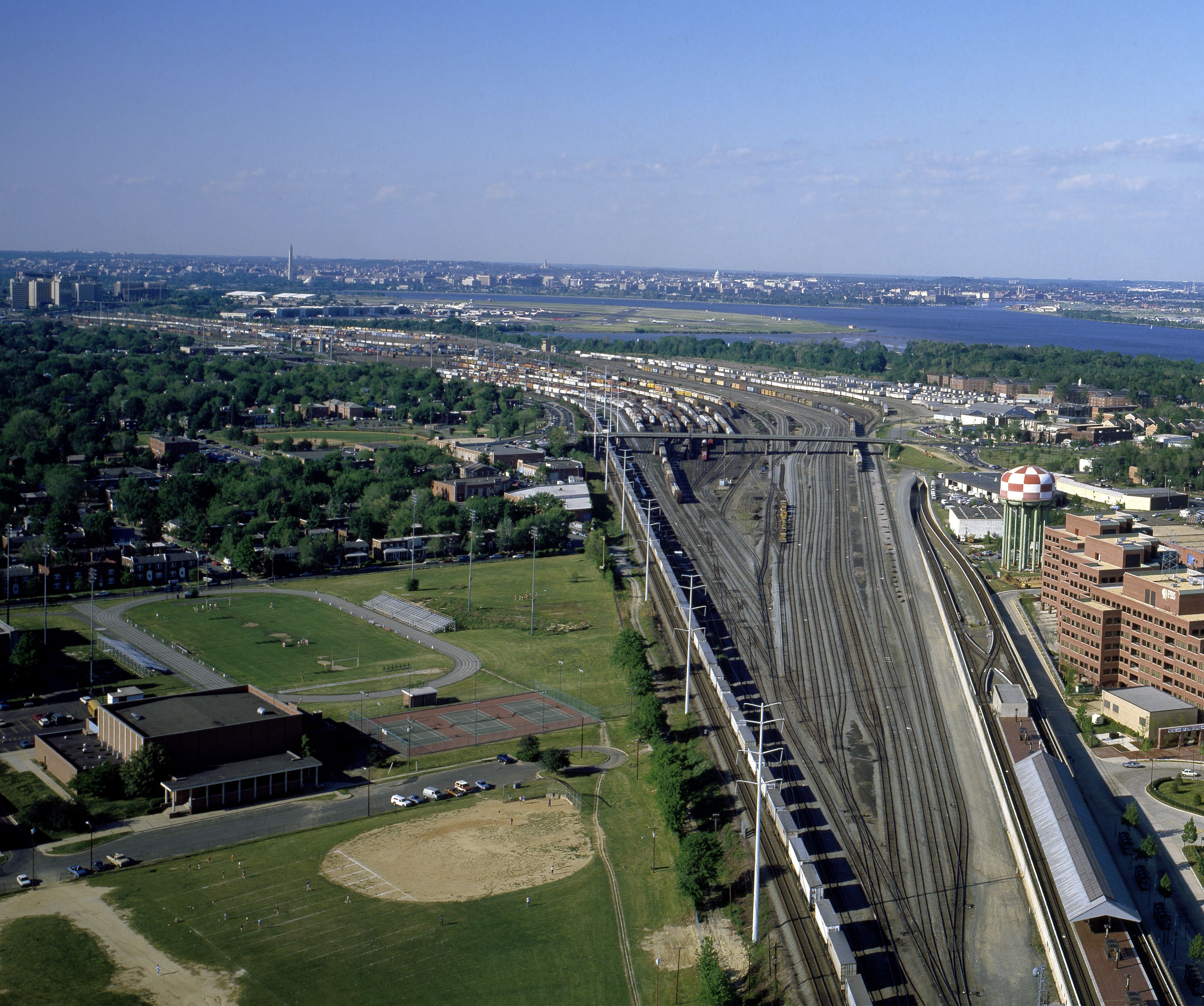 Antiguo nodo ferroviario de Potomac Yard, que será sustituido por una estación de metro