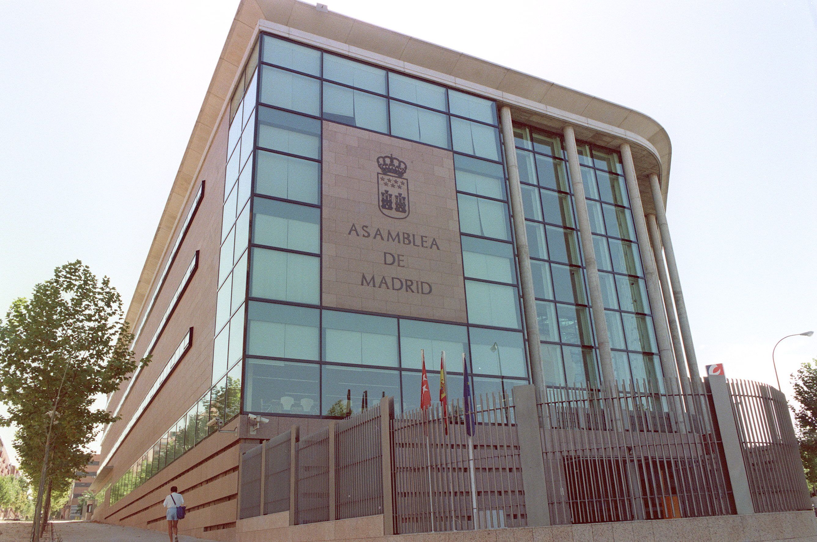 Fachada de la Asamblea de Madrid, en Vallecas. EFE/Archivo