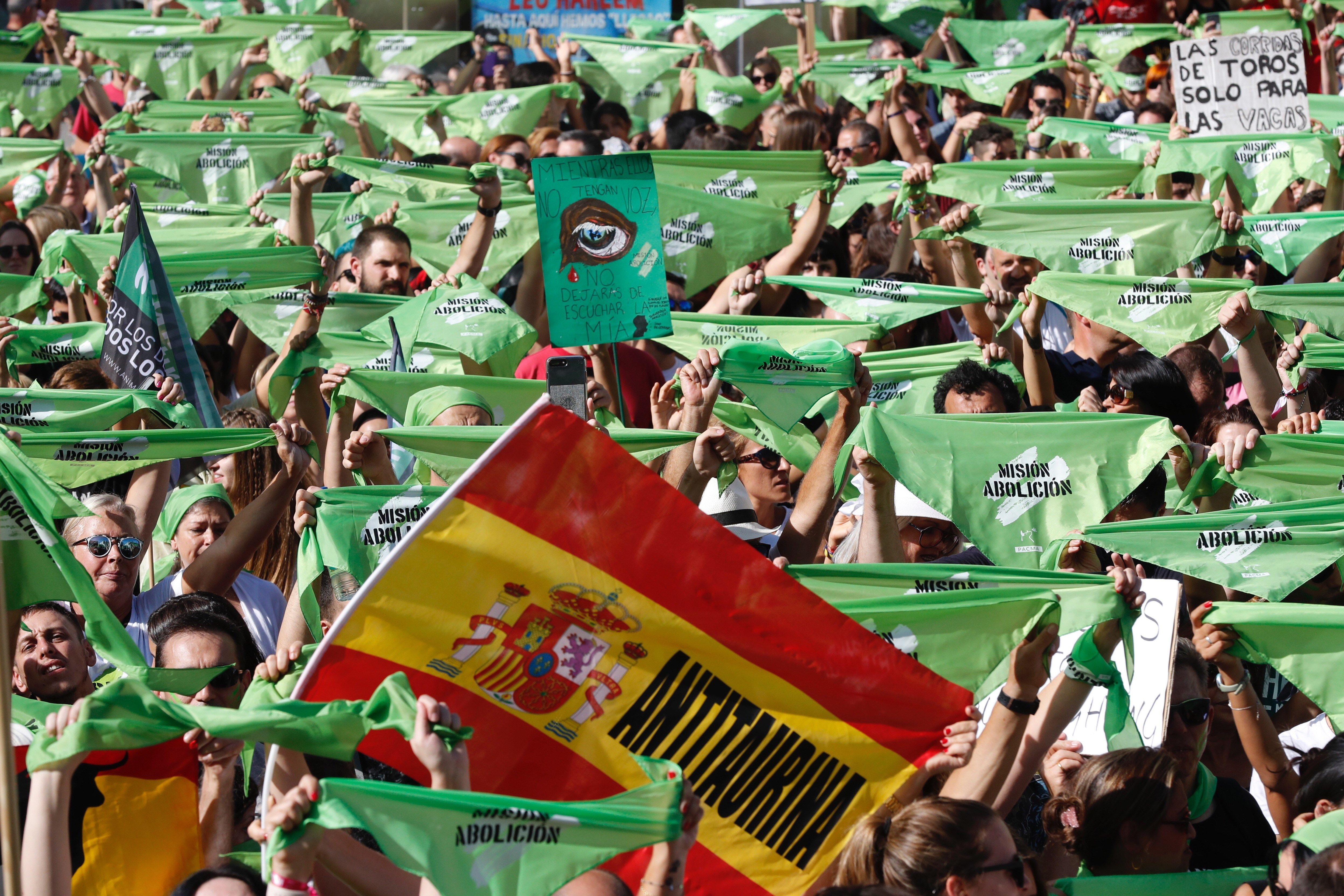 Asistentes a la manifestación de PACMA