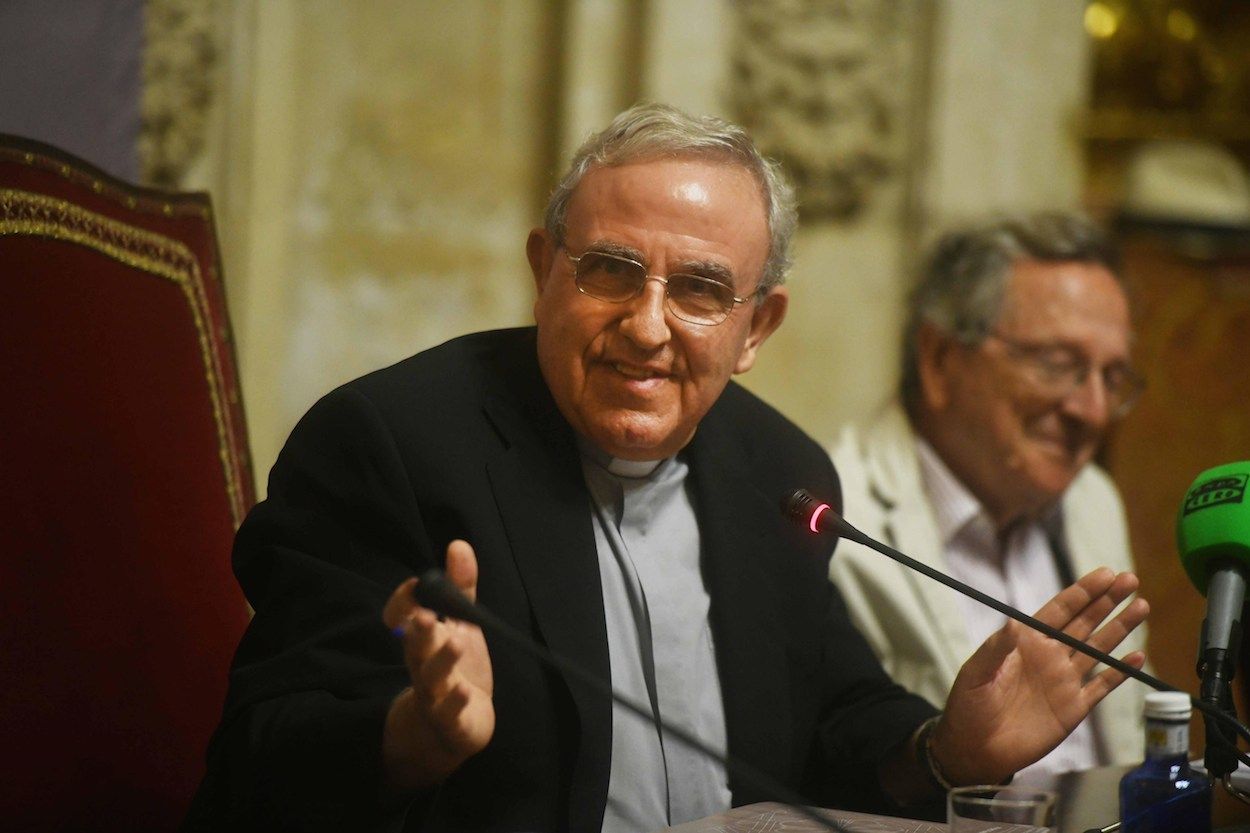 Manuel Pérez Moya, deán presidente de la Catedral de Córdoba, ayer en rueda de prensa. EFE