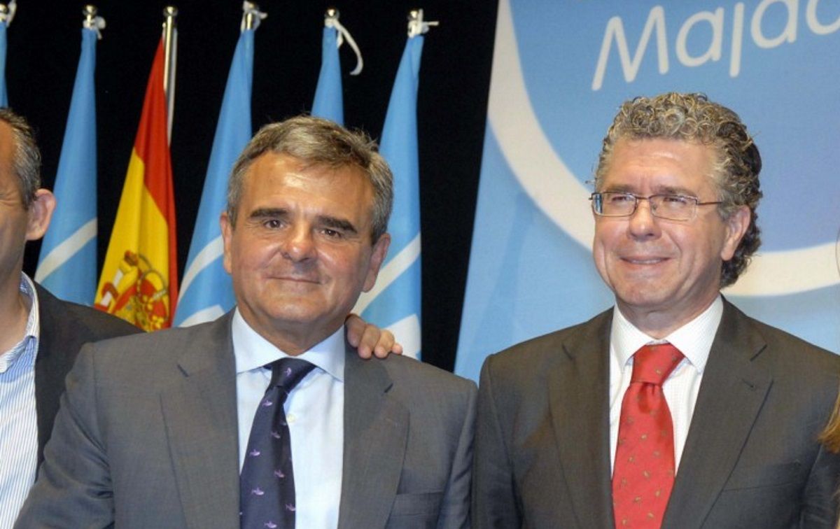 El alcalde de Majadahonda, Narciso de Foxá (izq), junto a Francisco Granados (derecha)