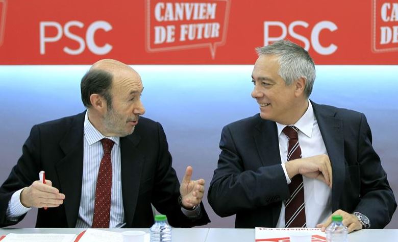 PSOE y PSC buscan desesperadamente abrir paso a 'la tercera vía' entre 'el acelerón independentista' y el 'parón del Gobierno'