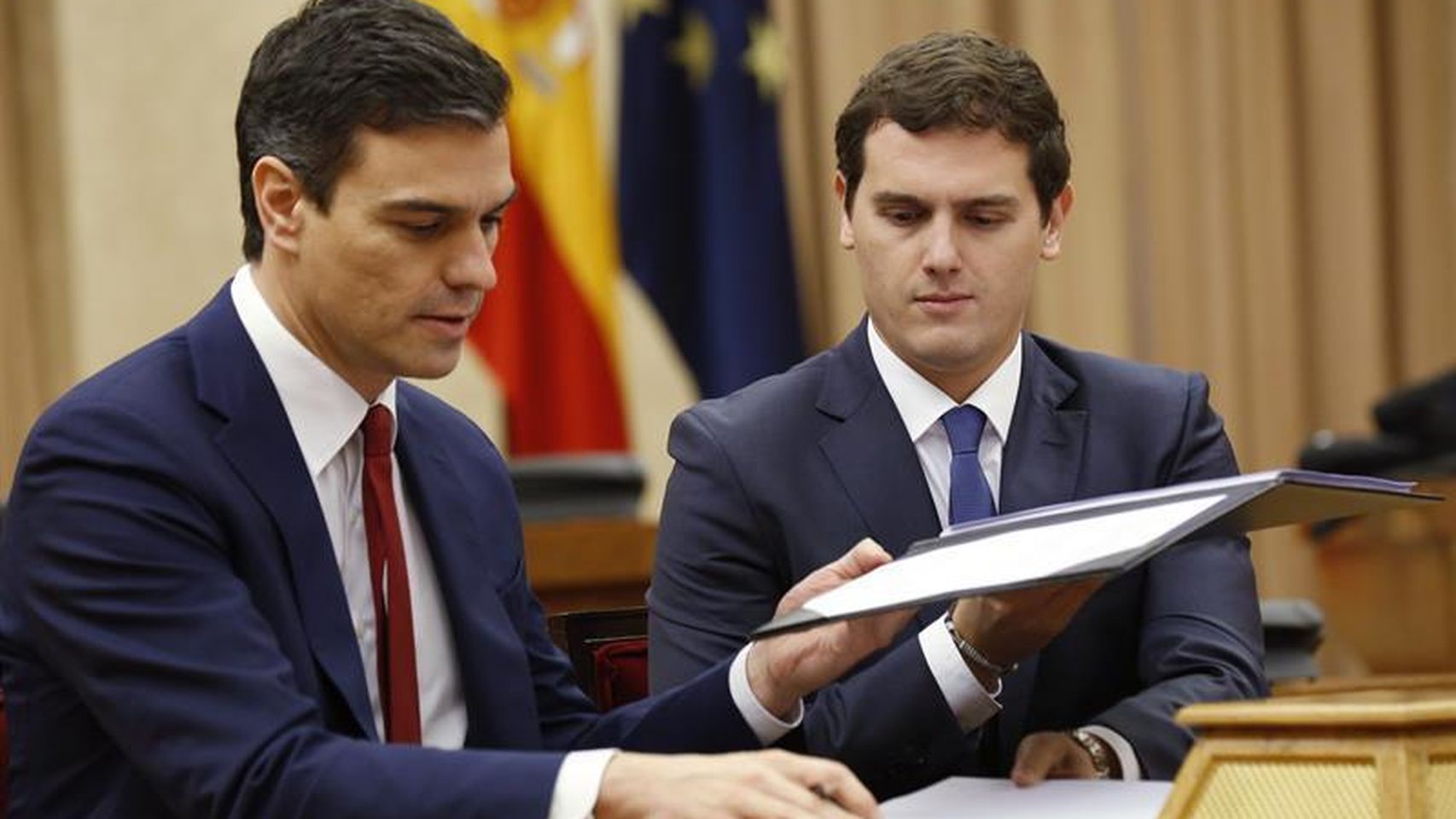 Albert Rivera junto a Pedro Sánchez en 2016 cuando presentaron su proyecto de Gobierno. EFE/Archivo