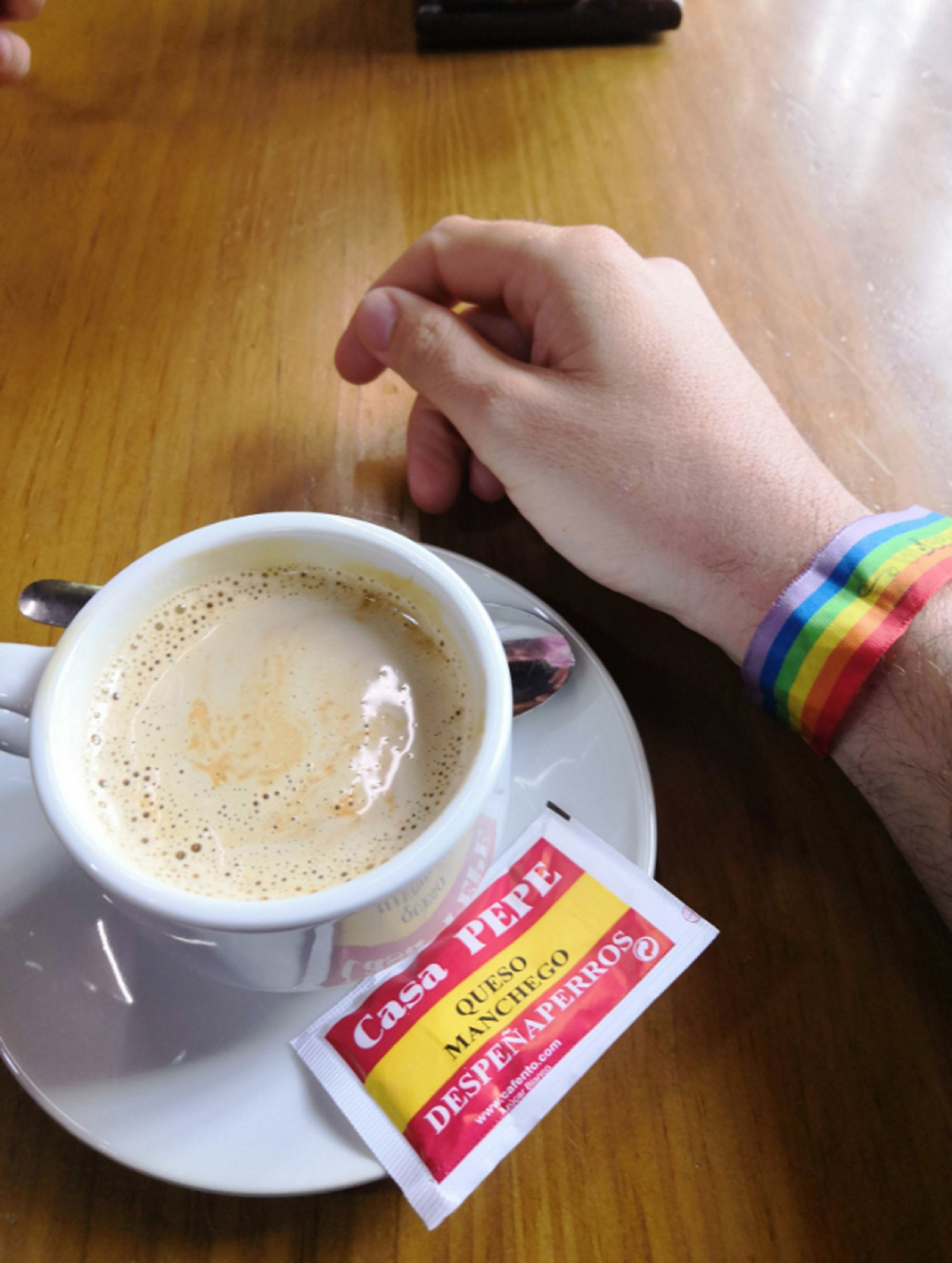 Una pulsera LGTBIQ+ en Casa Pepe