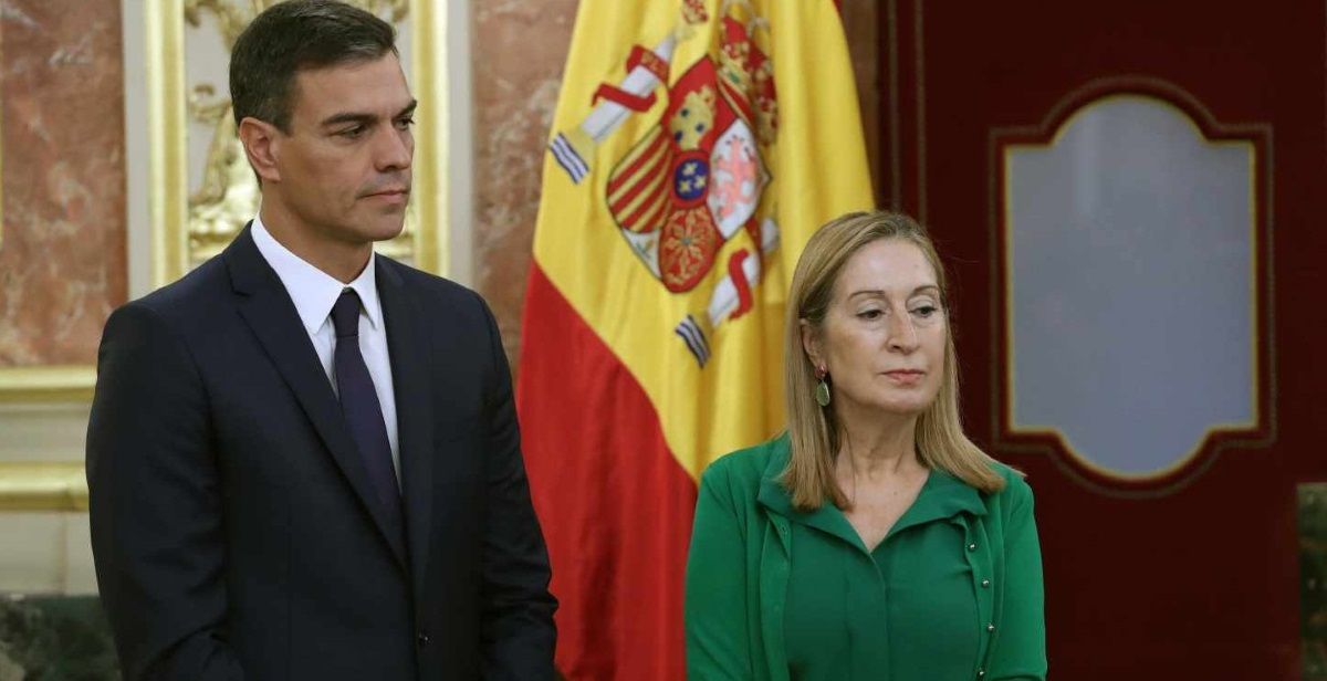 El presidente del Gobierno, Pedro Sánchez, y la presidenta del Congreso, Ana Pastor. EFE/Archivo