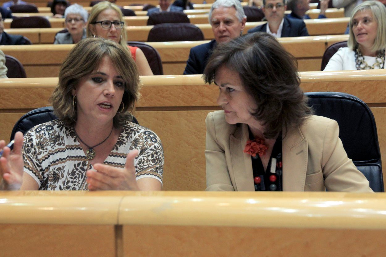 La ministra de Justicia Dolores Delgado y la vicepresidenta Carmen Calvo. EFE