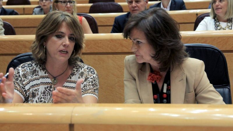 La ministra de Justicia Dolores Delgado y la vicepresidenta Carmen Calvo. EFE