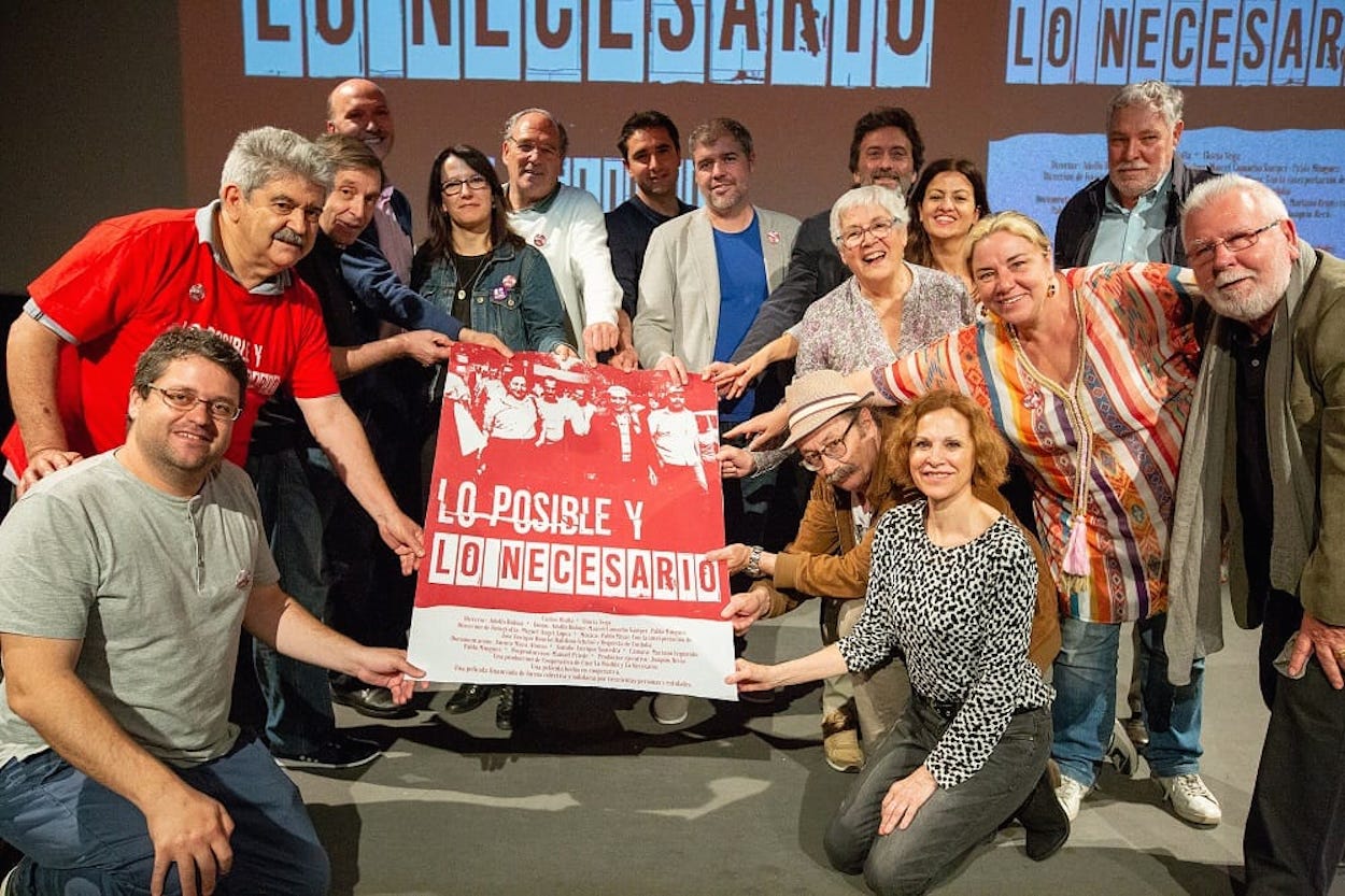 Foto de familia del equipo de la película 'Lo posible y lo necesario', dirigida por Adolfo Dufour.