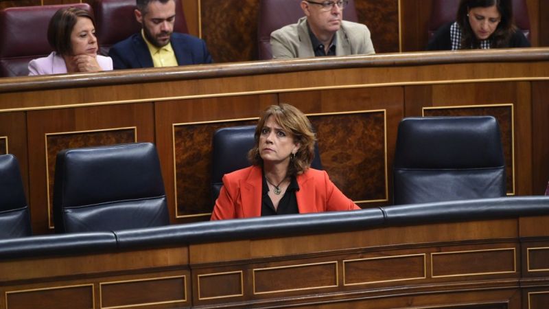 La ministra de Justicia, Dolores Delgado, en su escaño hoy, durante el pleno del Congreso de los Diputados